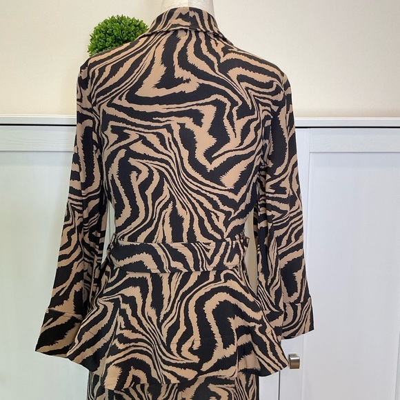 Ganni animal Print Skirt Sets Top Surplice Neck Buttoned Front Skirt Sz 6 and 4 - Picture 7 of 16